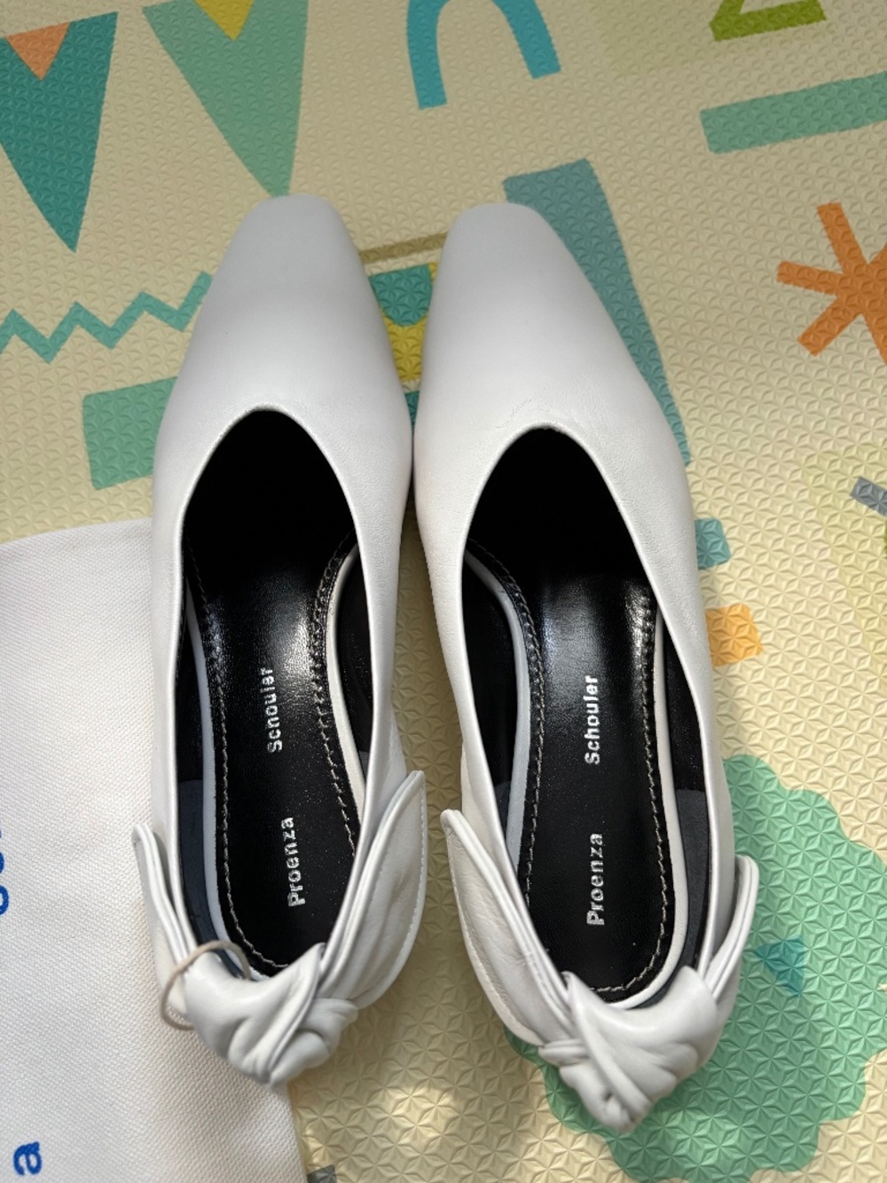 Bow tie flats
